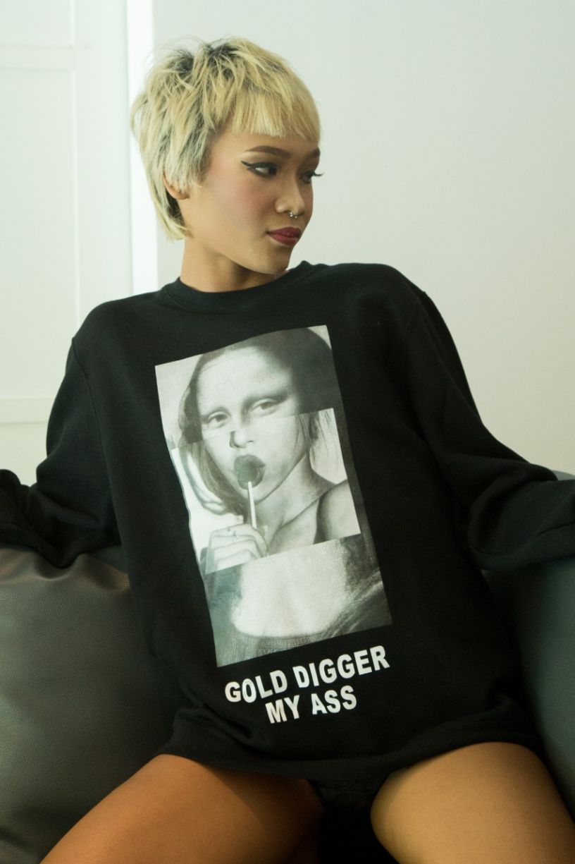 Golddigger Black Sweater1
